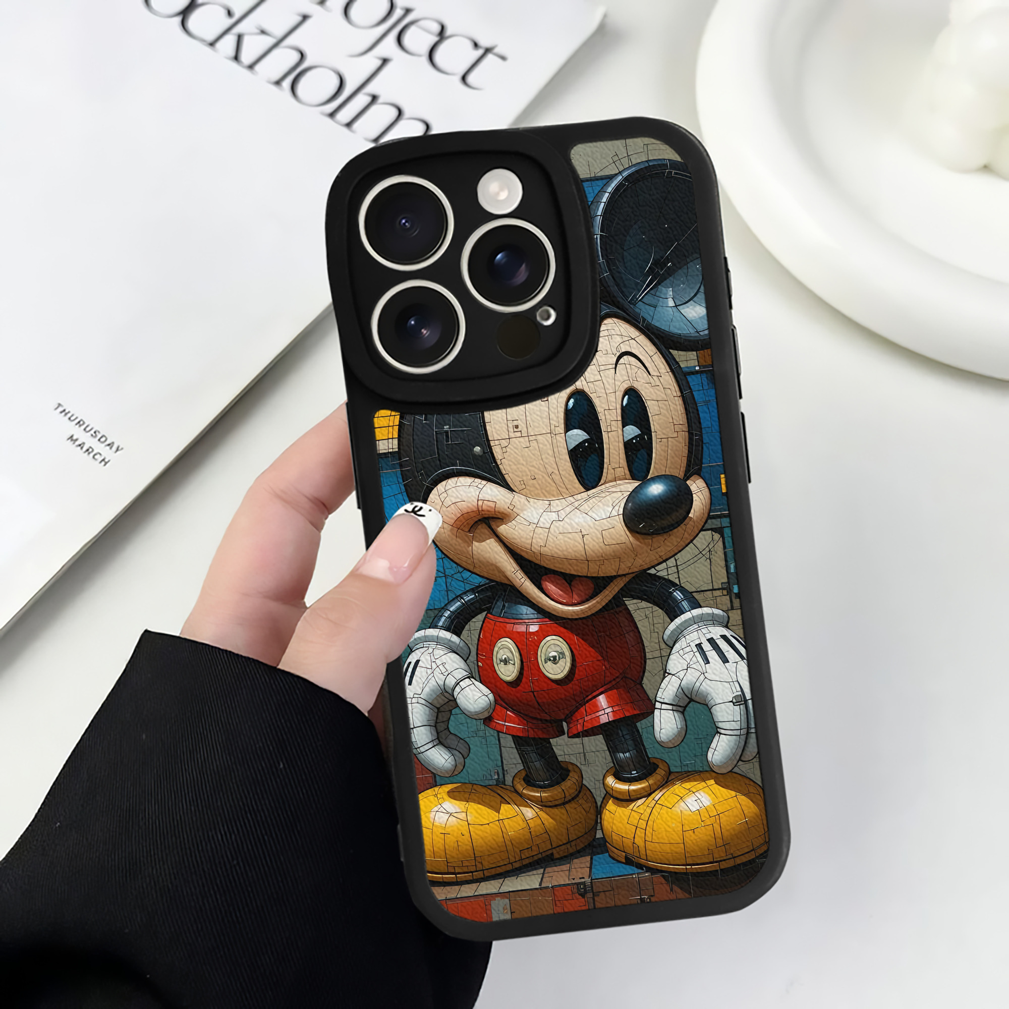 （画像用） ミッキーマウス Mickey Mouse 【iPhone 16シリーズ対応】シリコンスマホケース（レザー調） 材質：シリコン